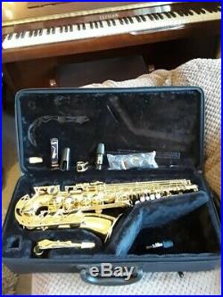 Yamaha YAS-280 Alto Sax in Excellent Condition with Carry Case And Accessories